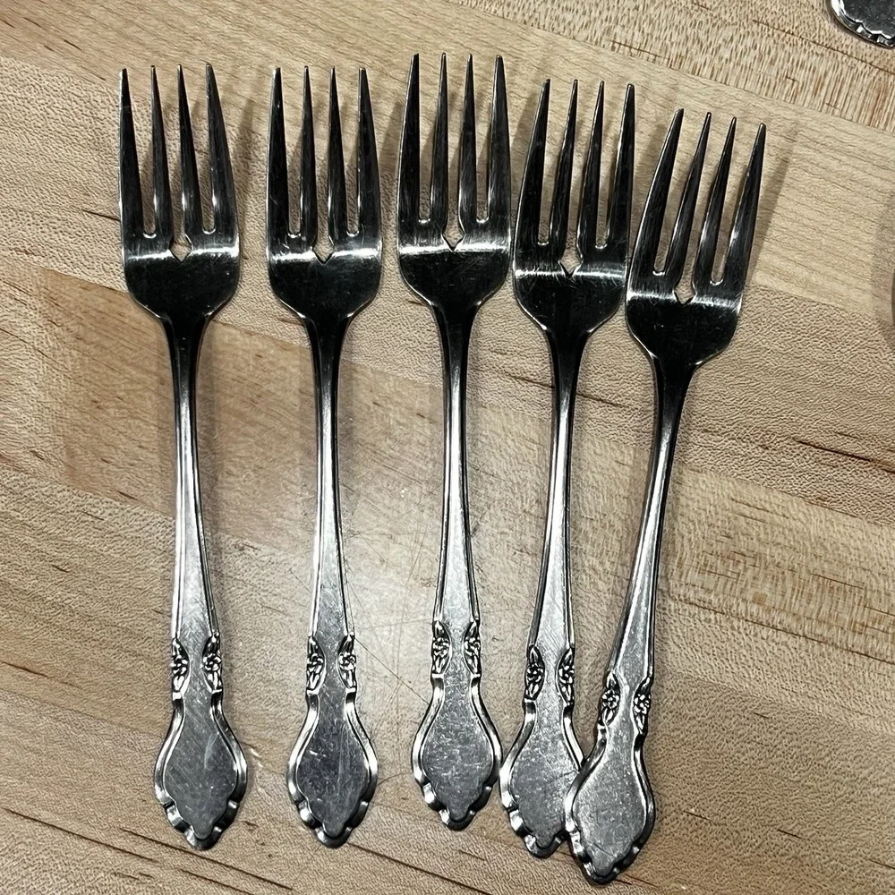 Flatware Oneida Phoenix-Northland Stainless Korea, 28 Pieces Forks Spoons Knives